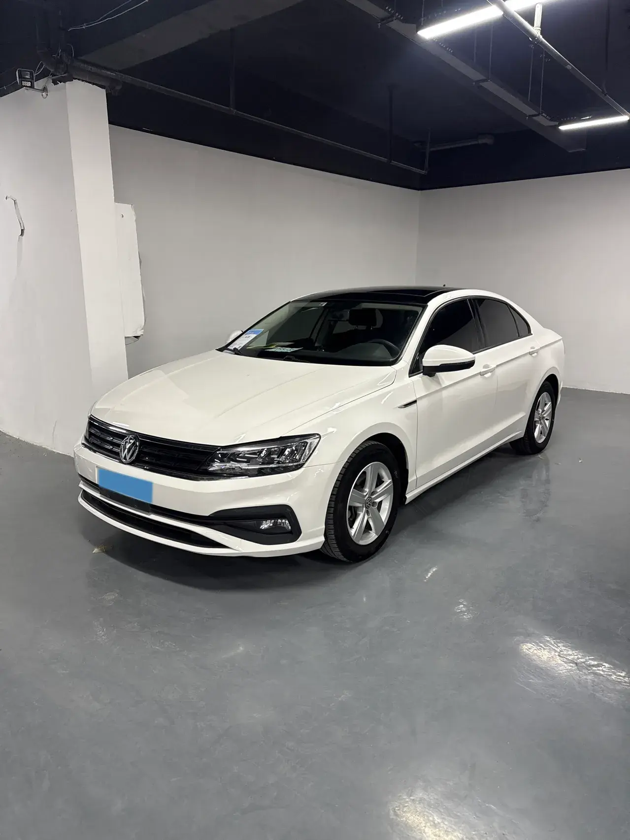 2021 VOLKSWAGEN LAMANDO view 1