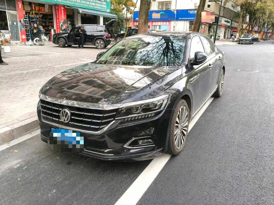 2021 VOLKSWAGEN PASSAT view 1