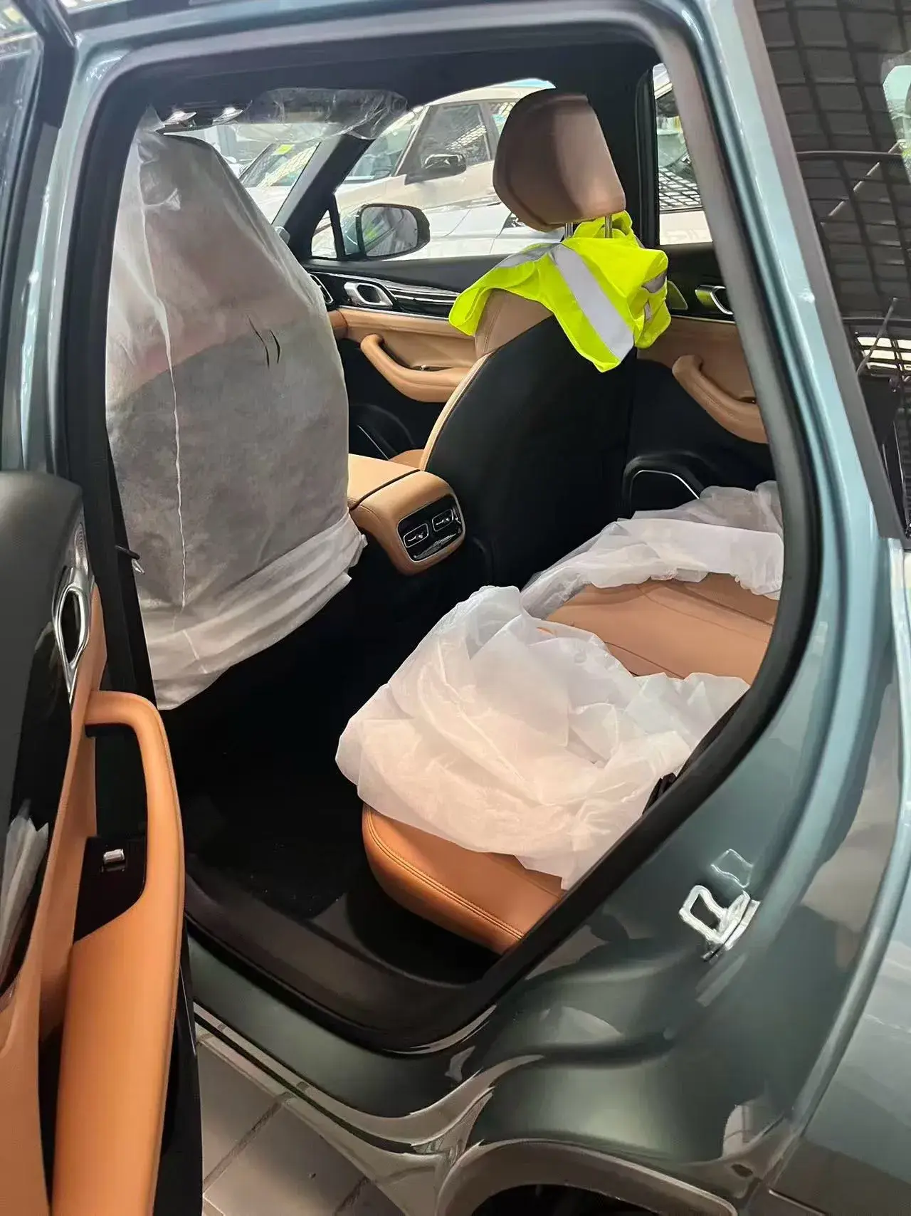 2025 GEELY STARRAY thumbnail 2