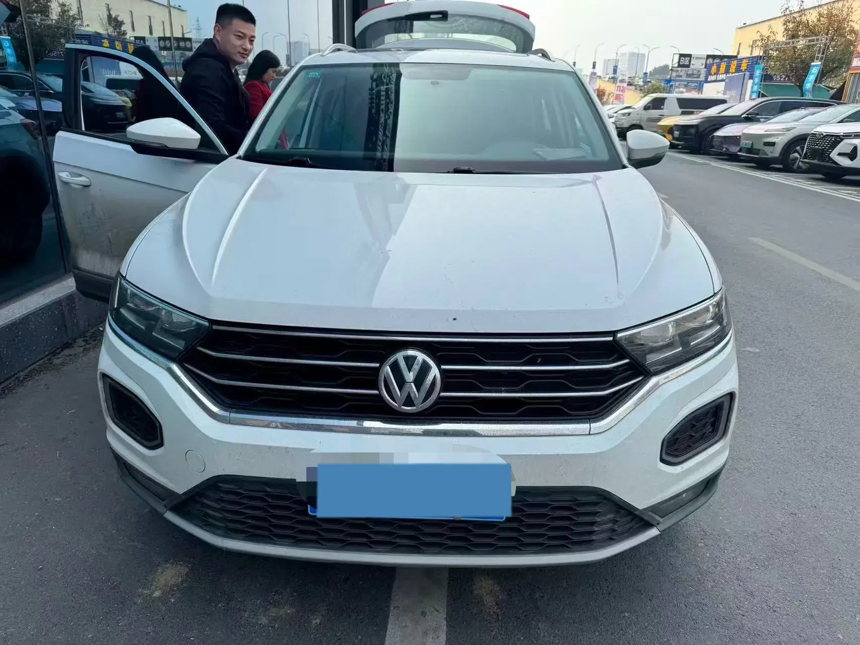 2019 VOLKSWAGEN T-ROC thumbnail 2