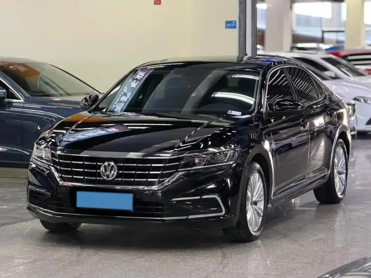 2020 VOLKSWAGEN PASSAT view 1