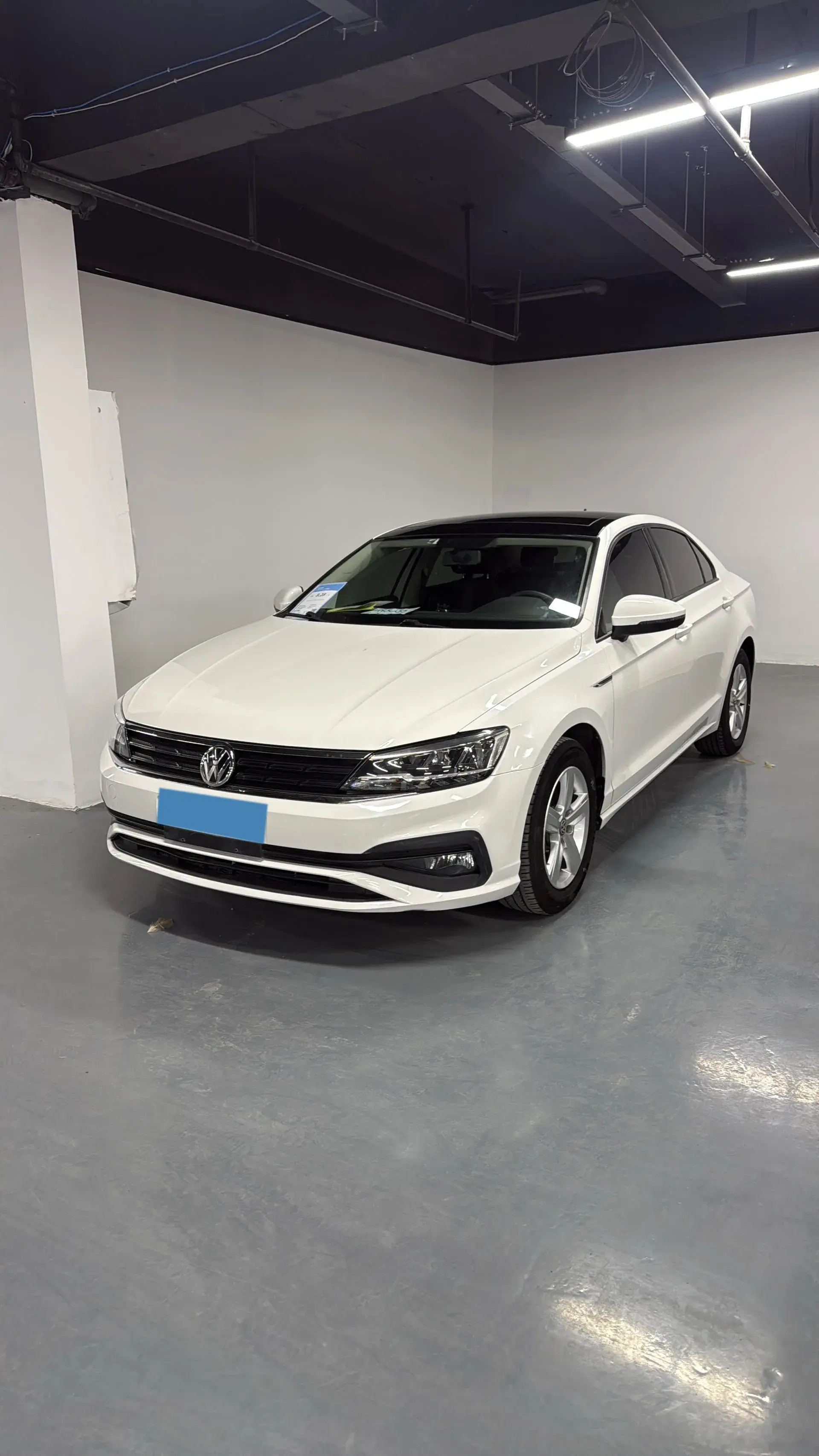 2021 VOLKSWAGEN LAMANDO view 1