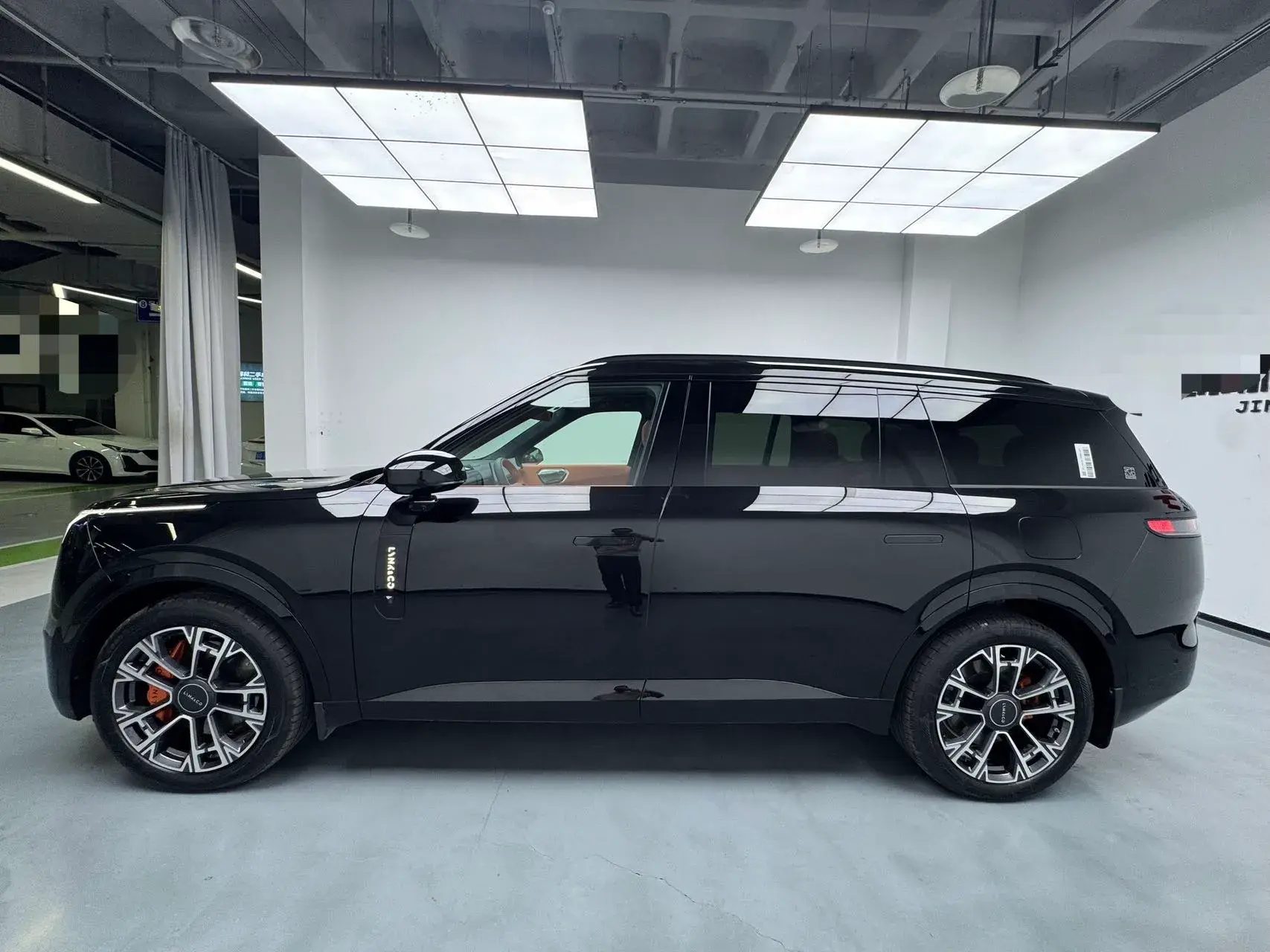 2025 LYNK&CO 900 thumbnail 2