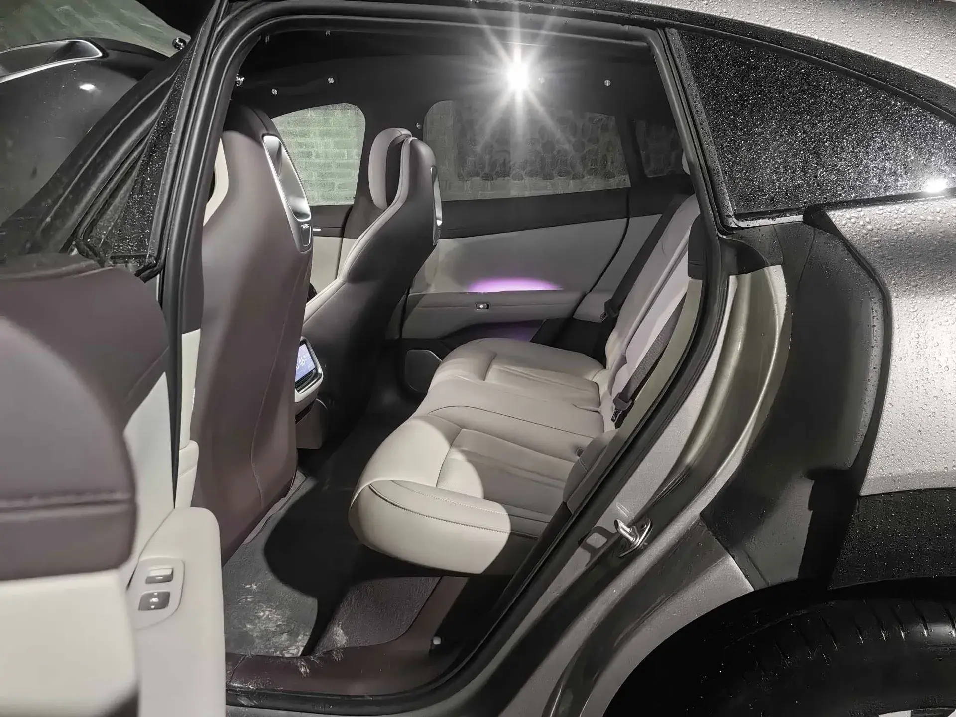 2025 MI YU7 thumbnail 4