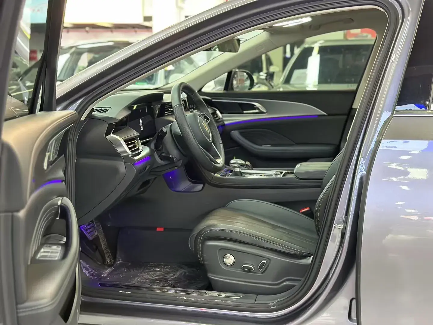 2023 HONGQI H5 thumbnail 4