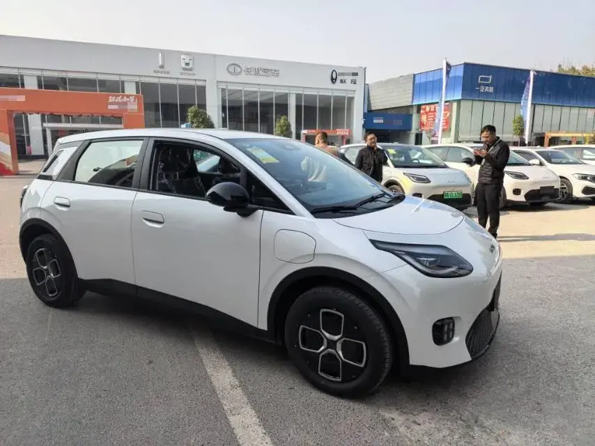 2025 AION AION thumbnail 3