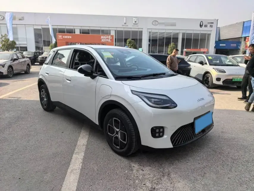 2025 AION AION thumbnail 4