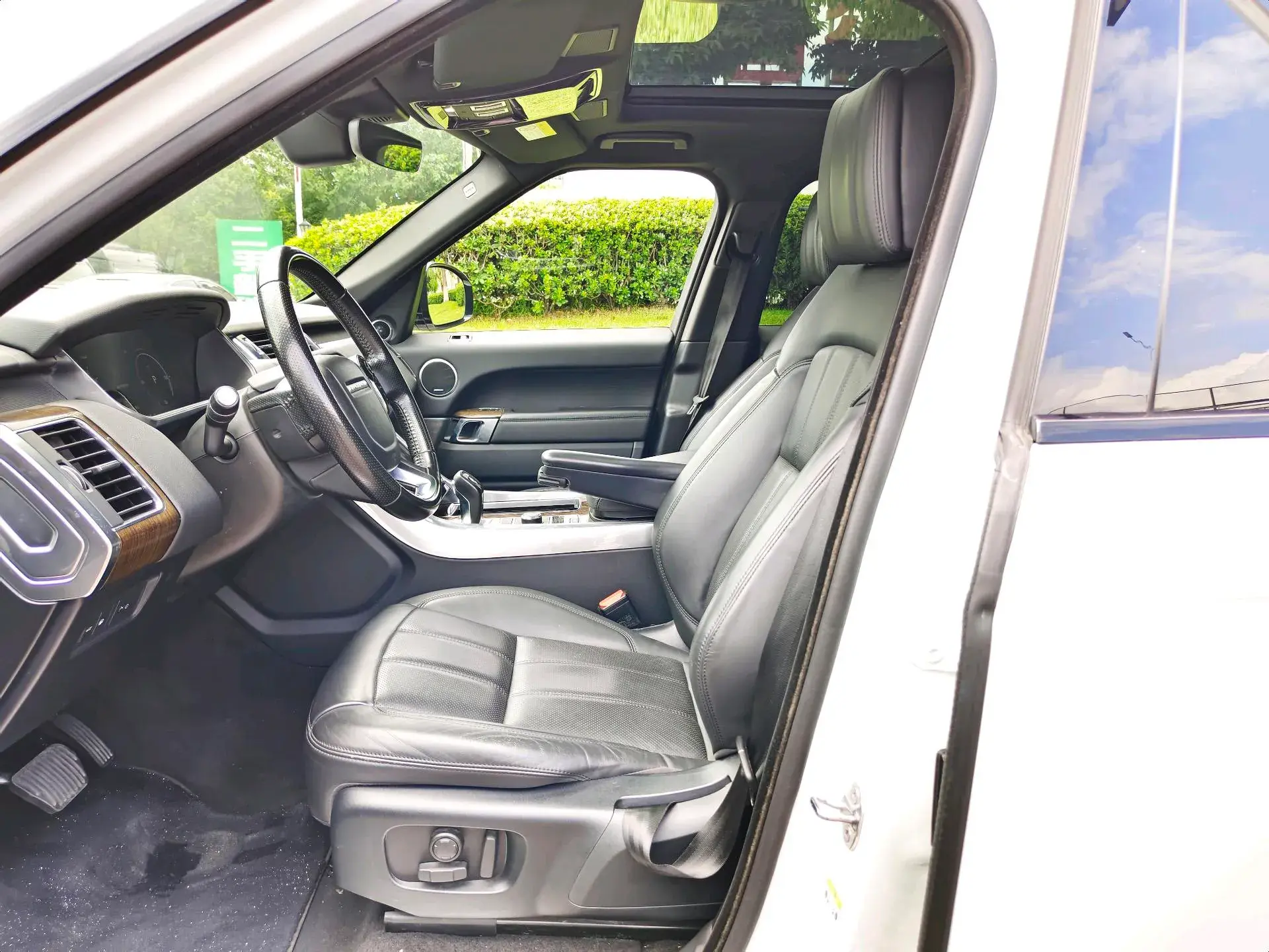 2018 LAND ROVER thumbnail 4