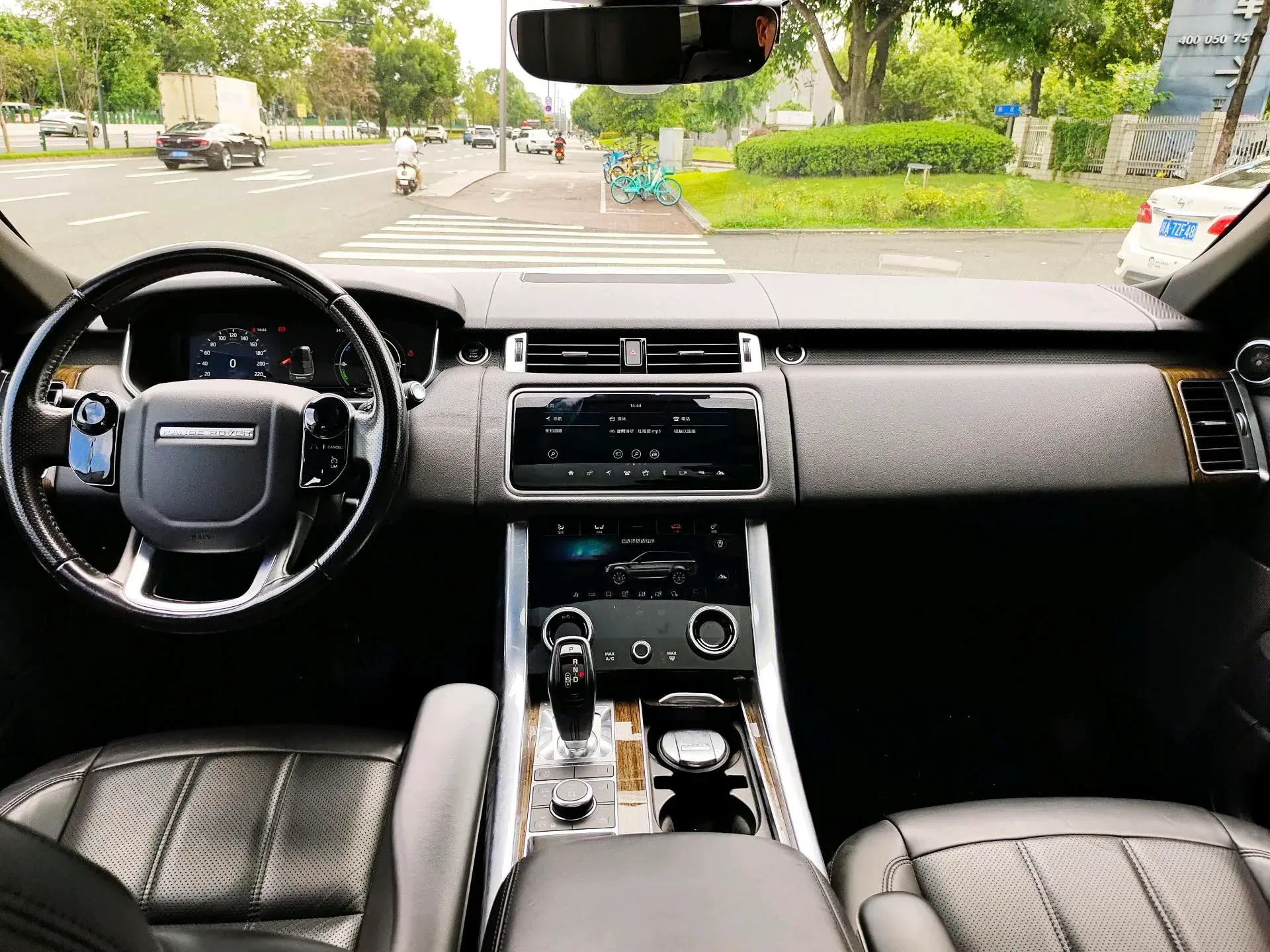 2018 LAND ROVER thumbnail 2