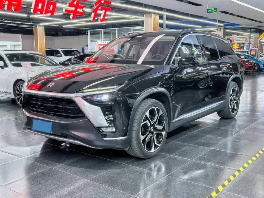 2020 NIO ES8 view 1