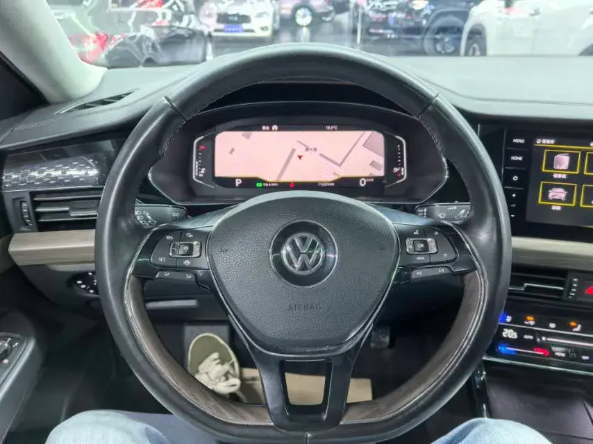 2020 NIO ES8 thumbnail 3