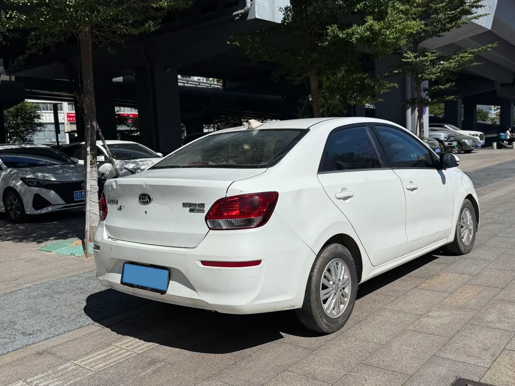 2017 KIA PEGAS thumbnail 4