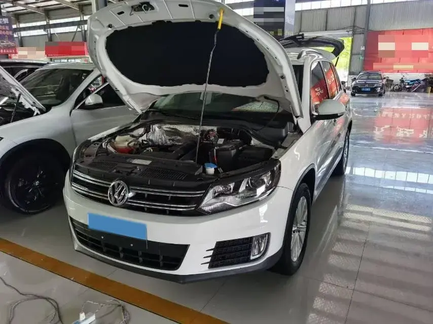 2016 VOLKSWAGEN TIGUAN thumbnail 3