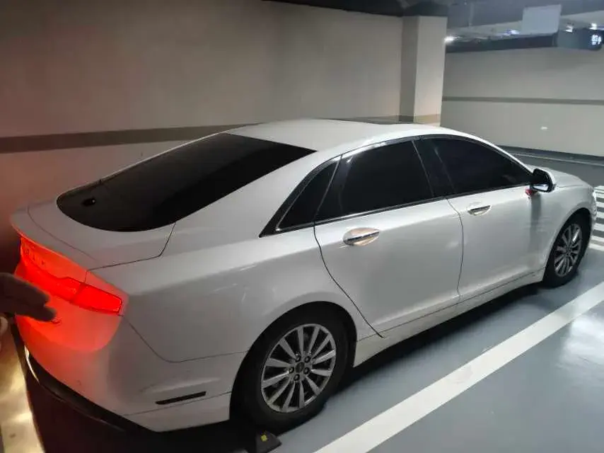 2019 LINCOLN MKZ thumbnail 3