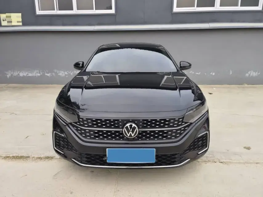 2023 VOLKSWAGEN PASSAT thumbnail 2