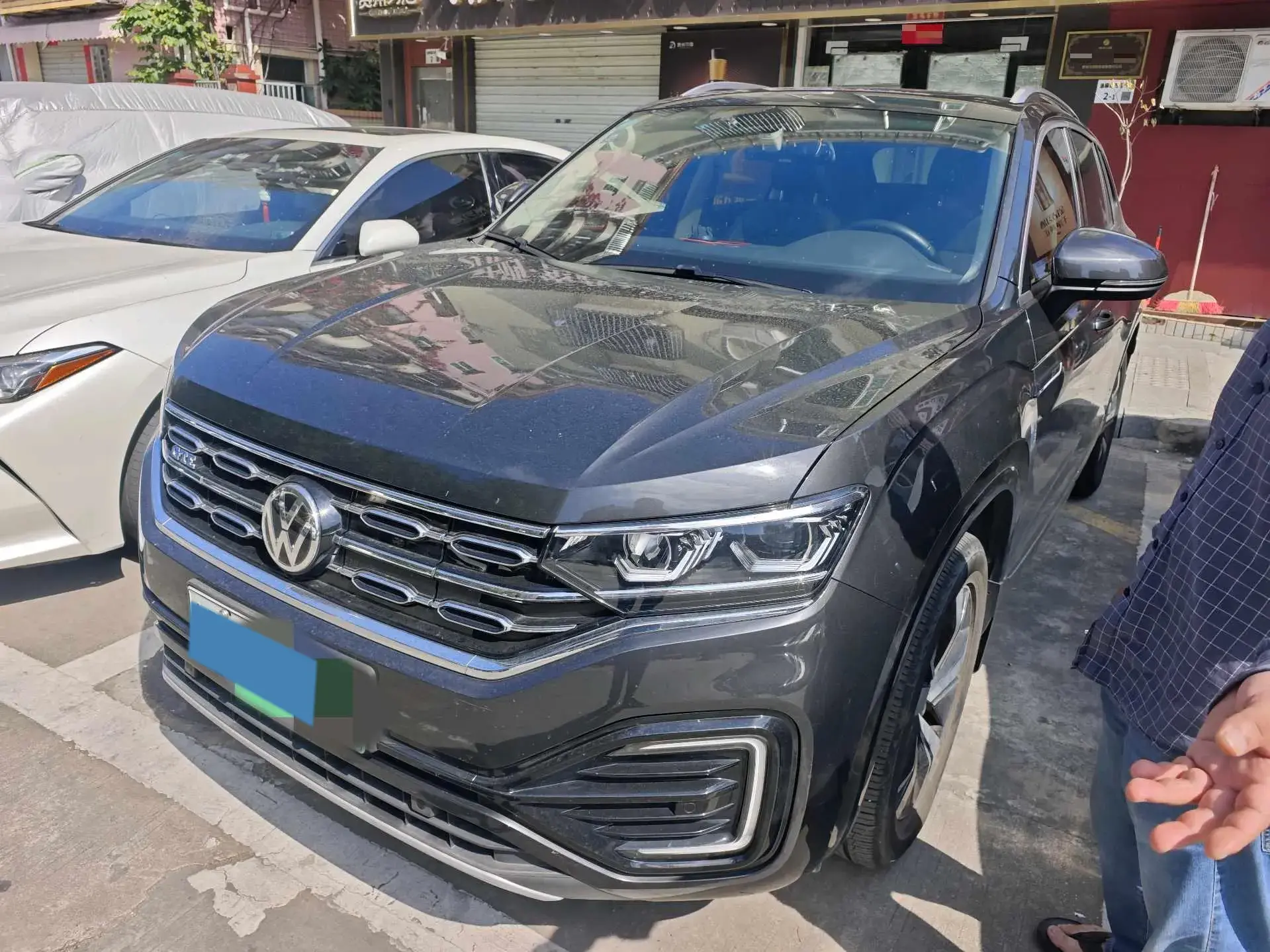 2020 VOLKSWAGEN TAYRON view 1