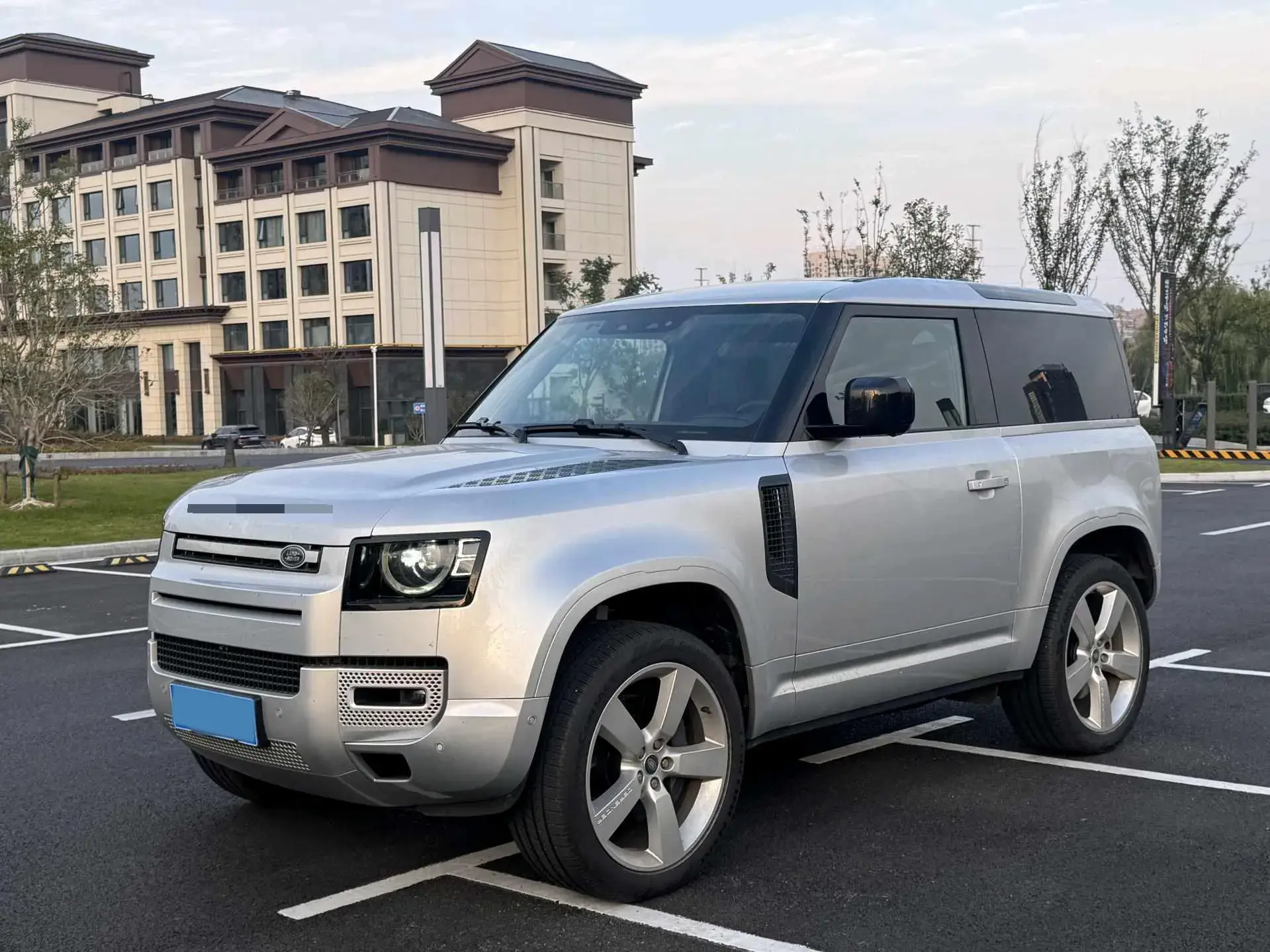 2022 LAND ROVER view 1