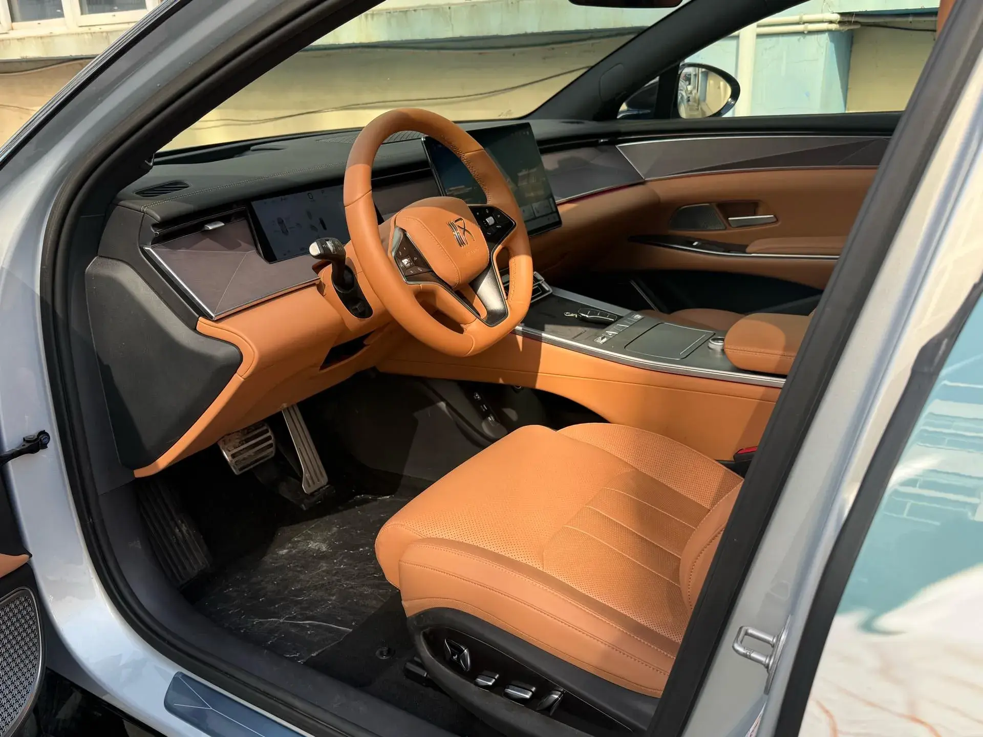 2025 BYD HANL thumbnail 3