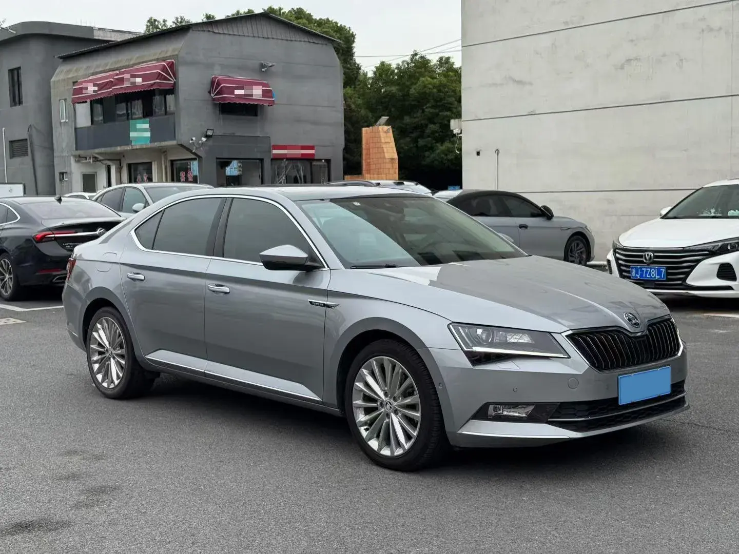 2018 SKODA SUPERB thumbnail 3