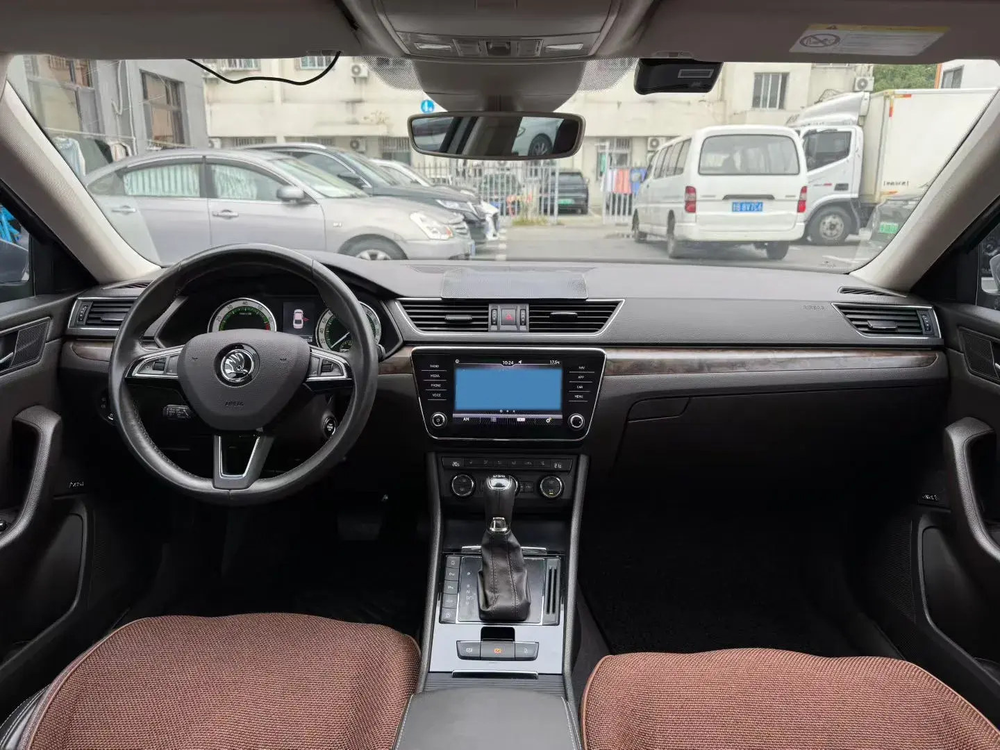 2018 SKODA SUPERB thumbnail 4