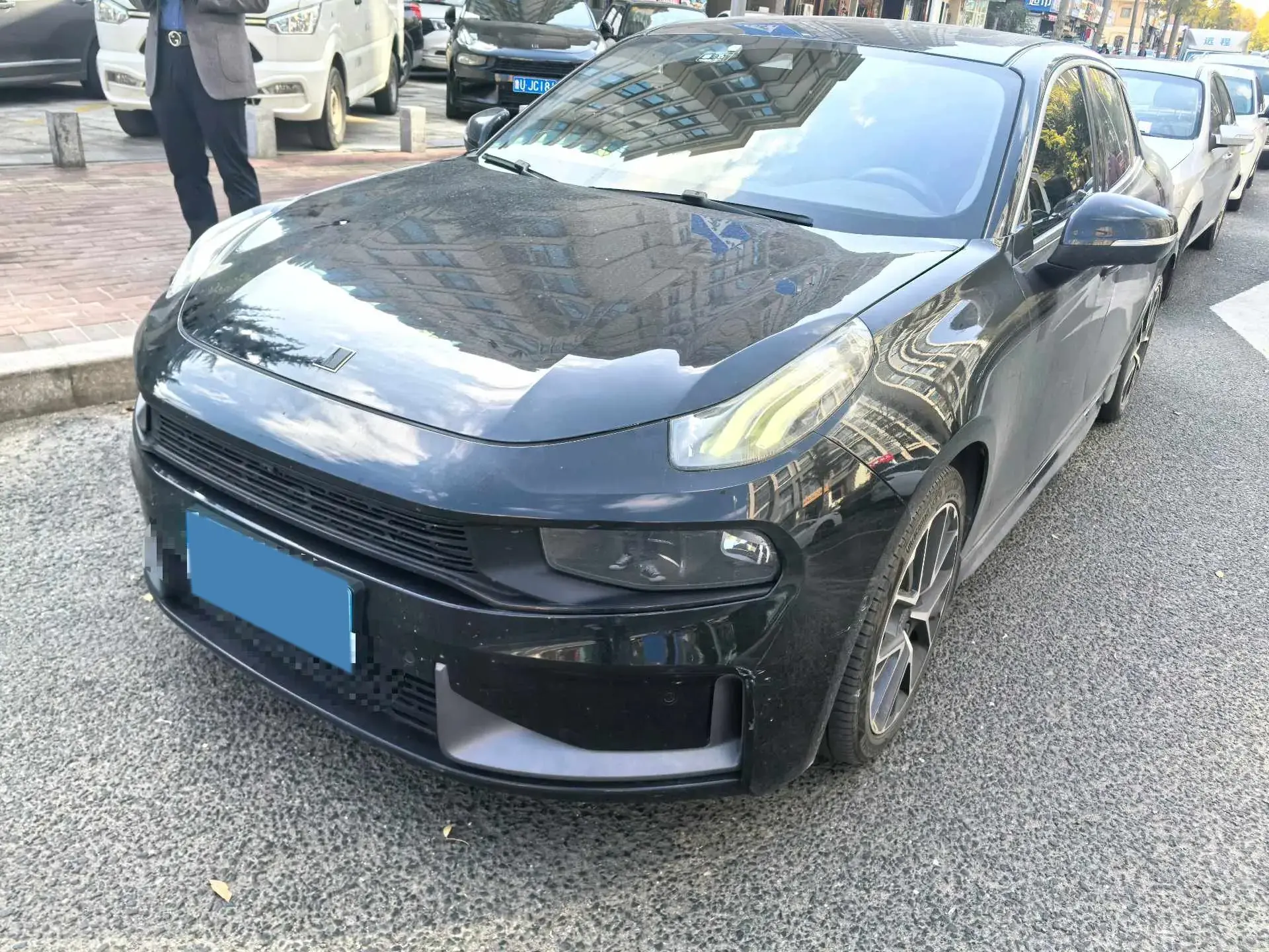 2019 LYNK&CO 03 view 1