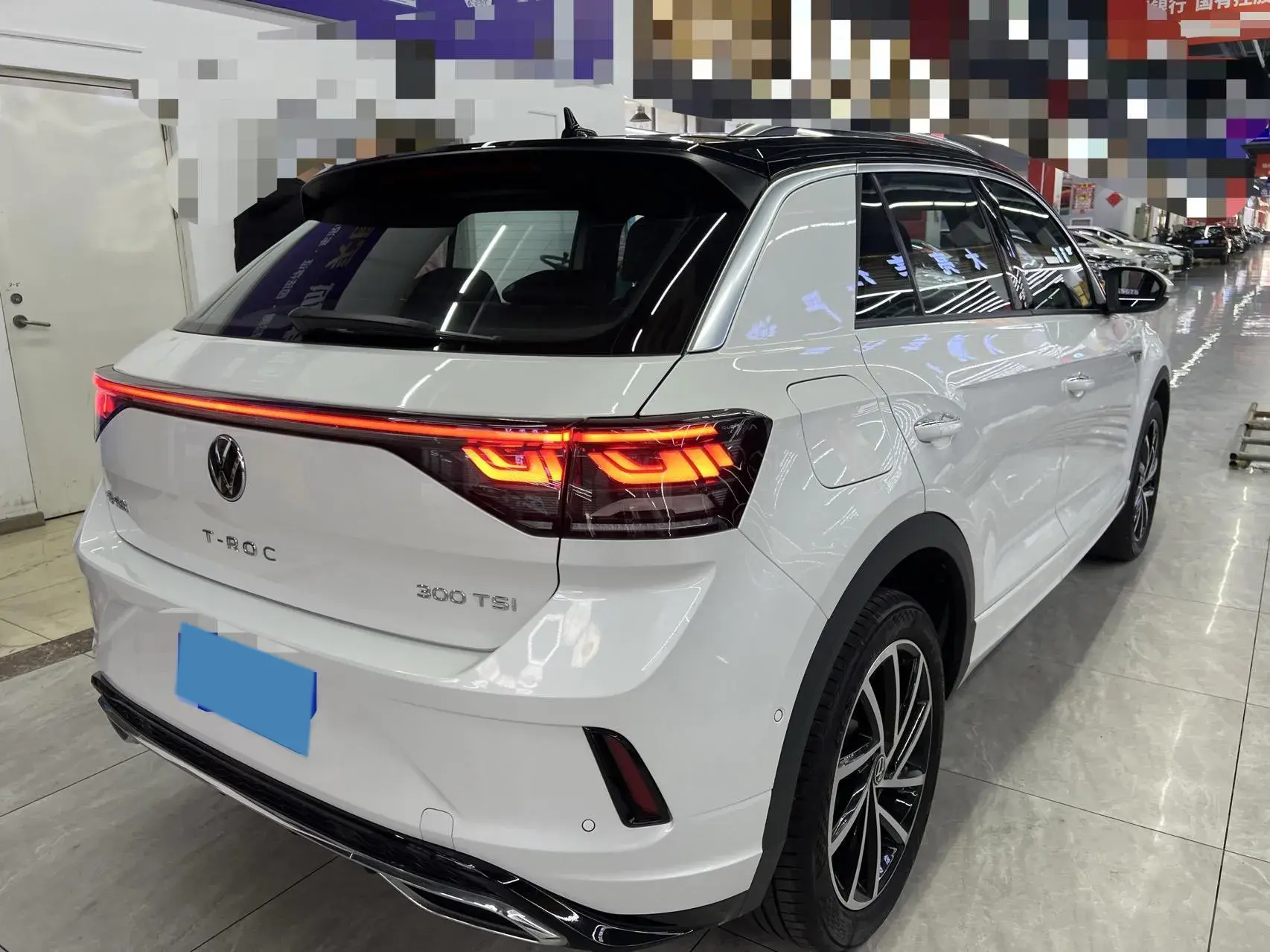 2023 VOLKSWAGEN T-ROC thumbnail 2