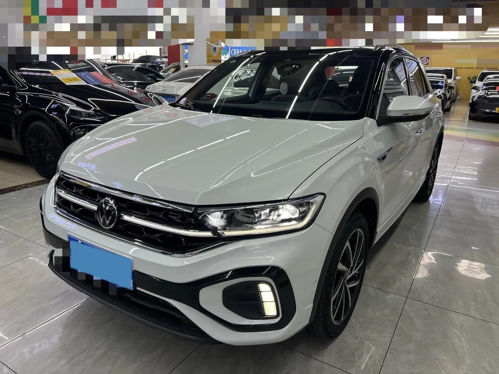 2023 VOLKSWAGEN T-ROC view 1