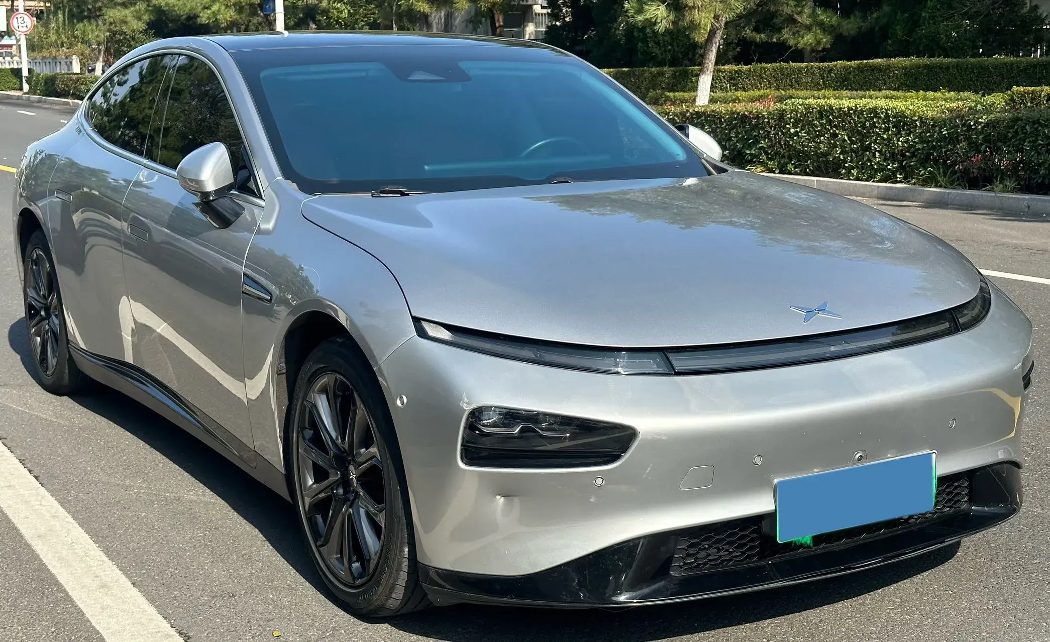 2022 XPENG P7 thumbnail 3