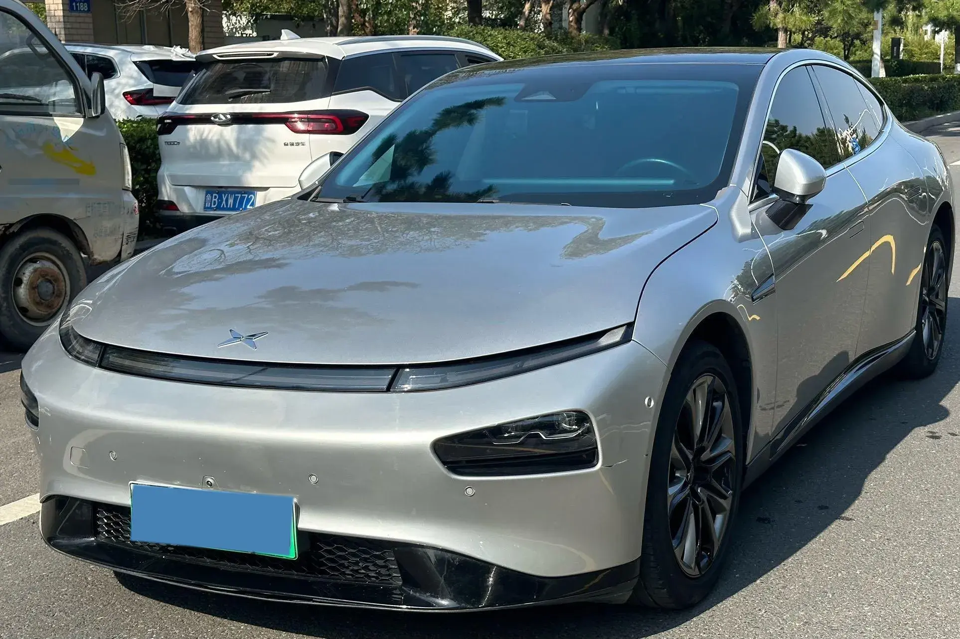 2022 XPENG P7 view 1