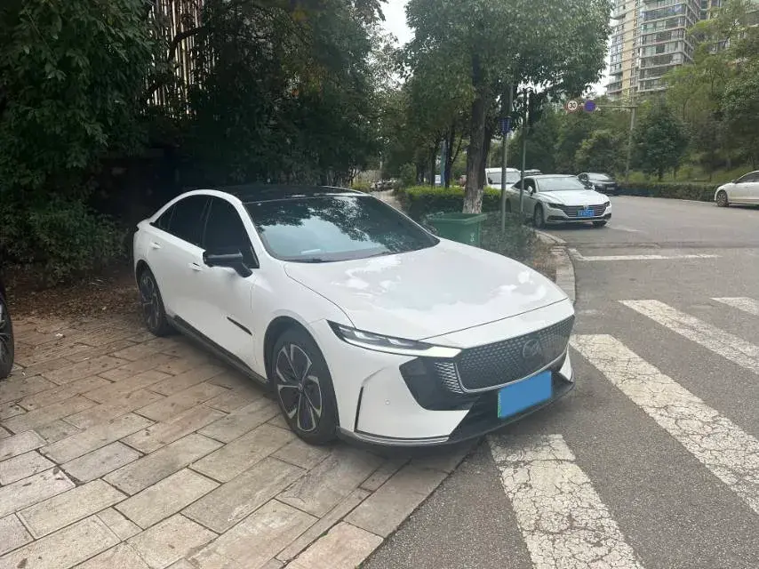 2024 MAZDA EZ-6 thumbnail 3