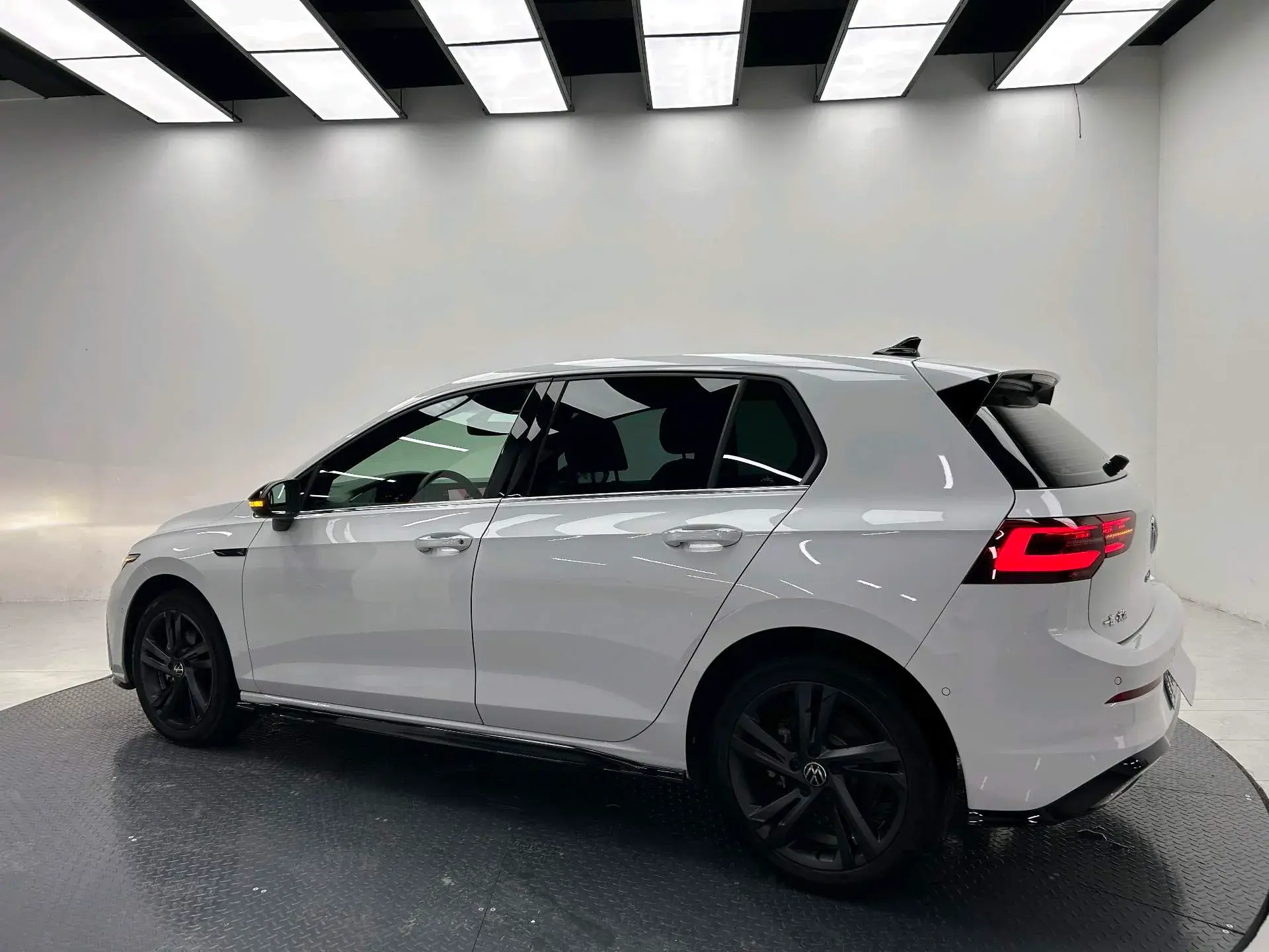 2023 VOLKSWAGEN GOLF thumbnail 2