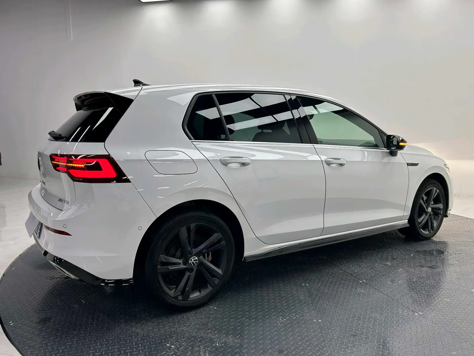 2023 VOLKSWAGEN GOLF thumbnail 4