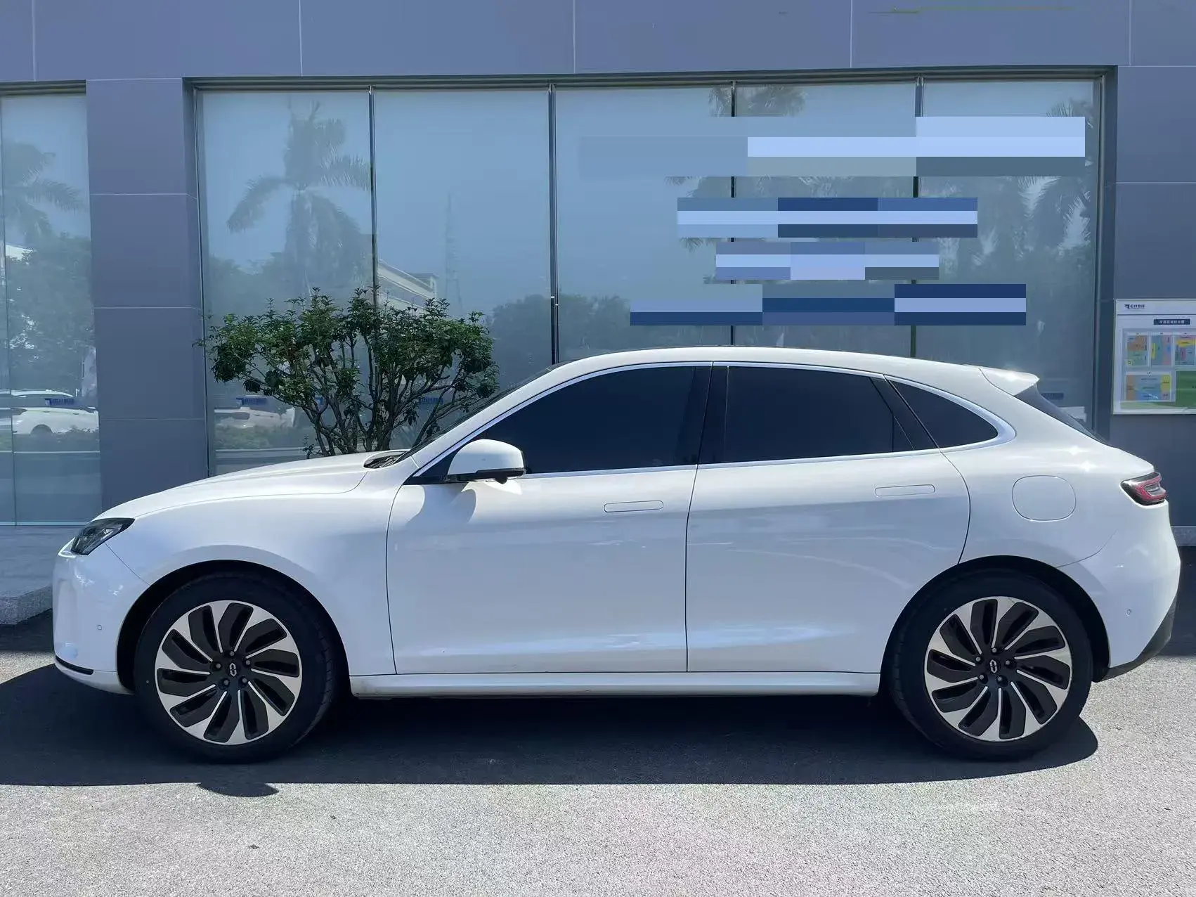 2022 AITO AITO thumbnail 3