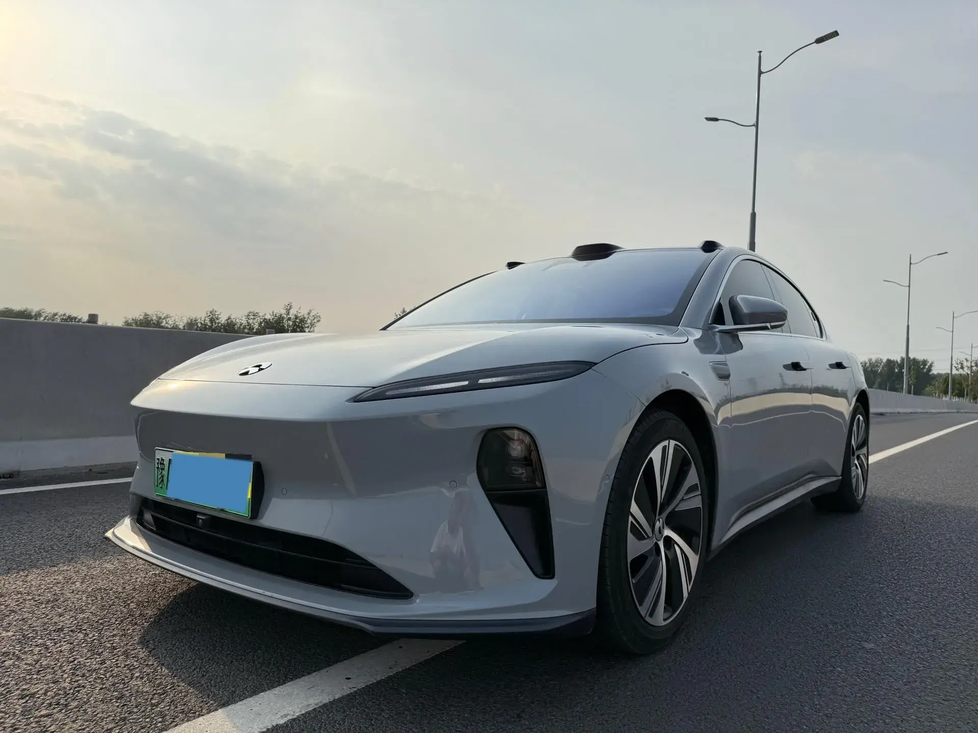 2023 NIO ET5T view 1
