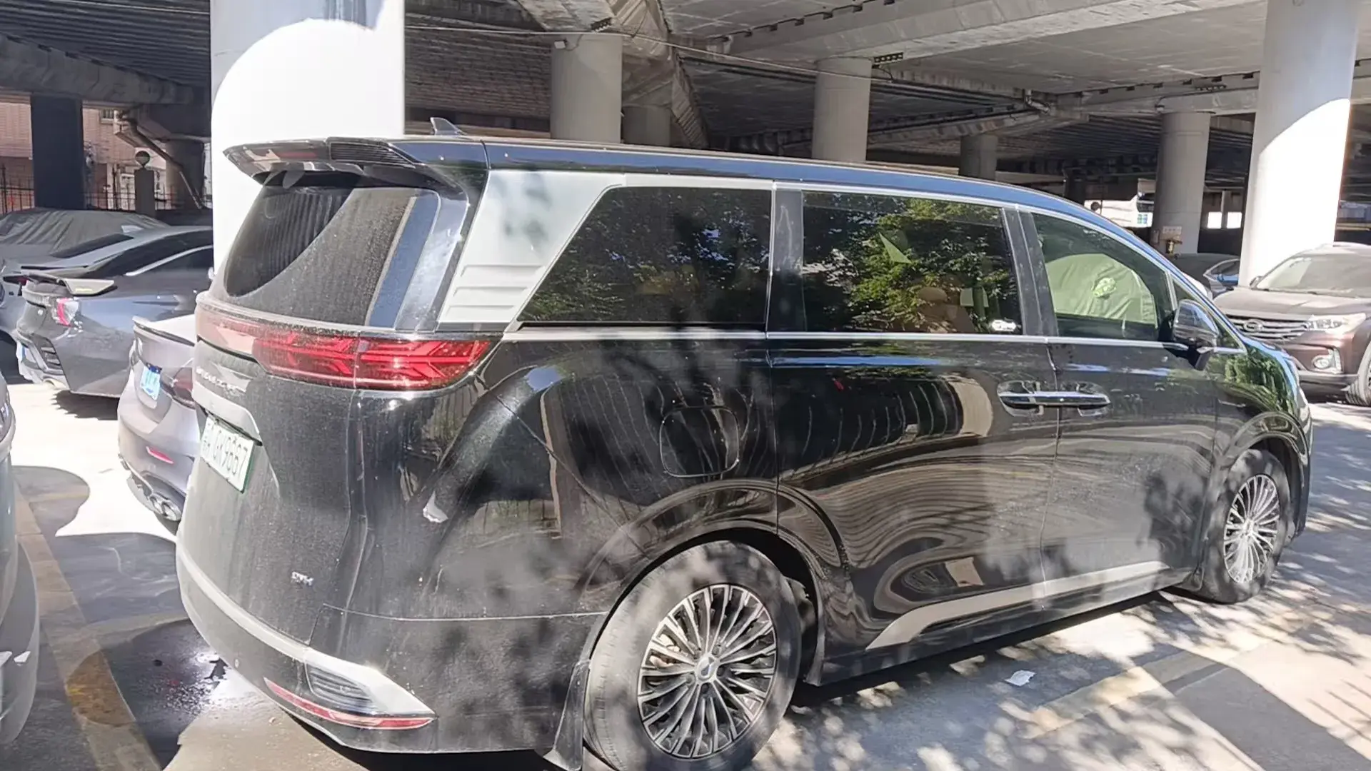 2024 DENZA D9 thumbnail 3