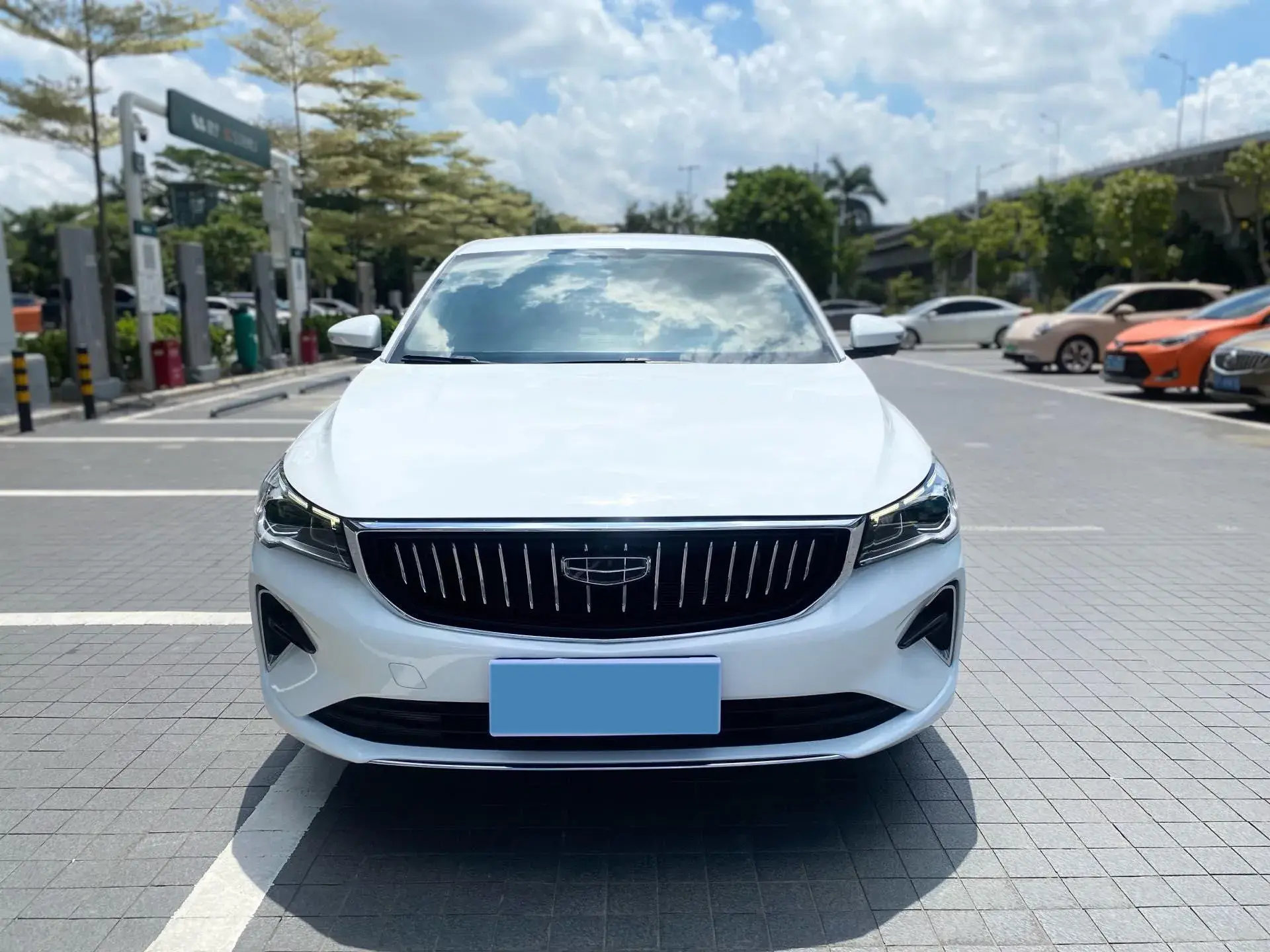2022 GEELY EMGRAND thumbnail 2