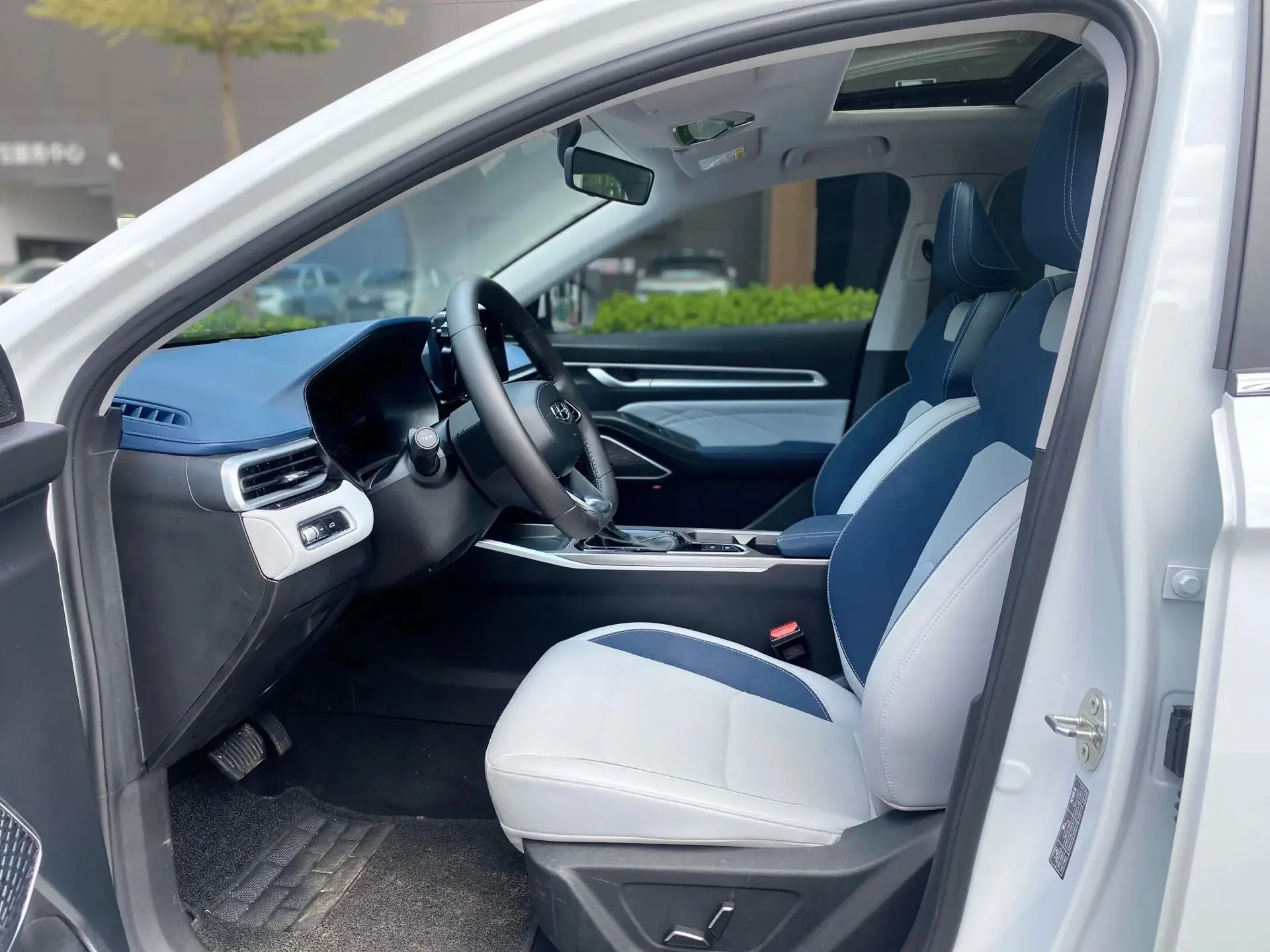 2022 GEELY EMGRAND thumbnail 4