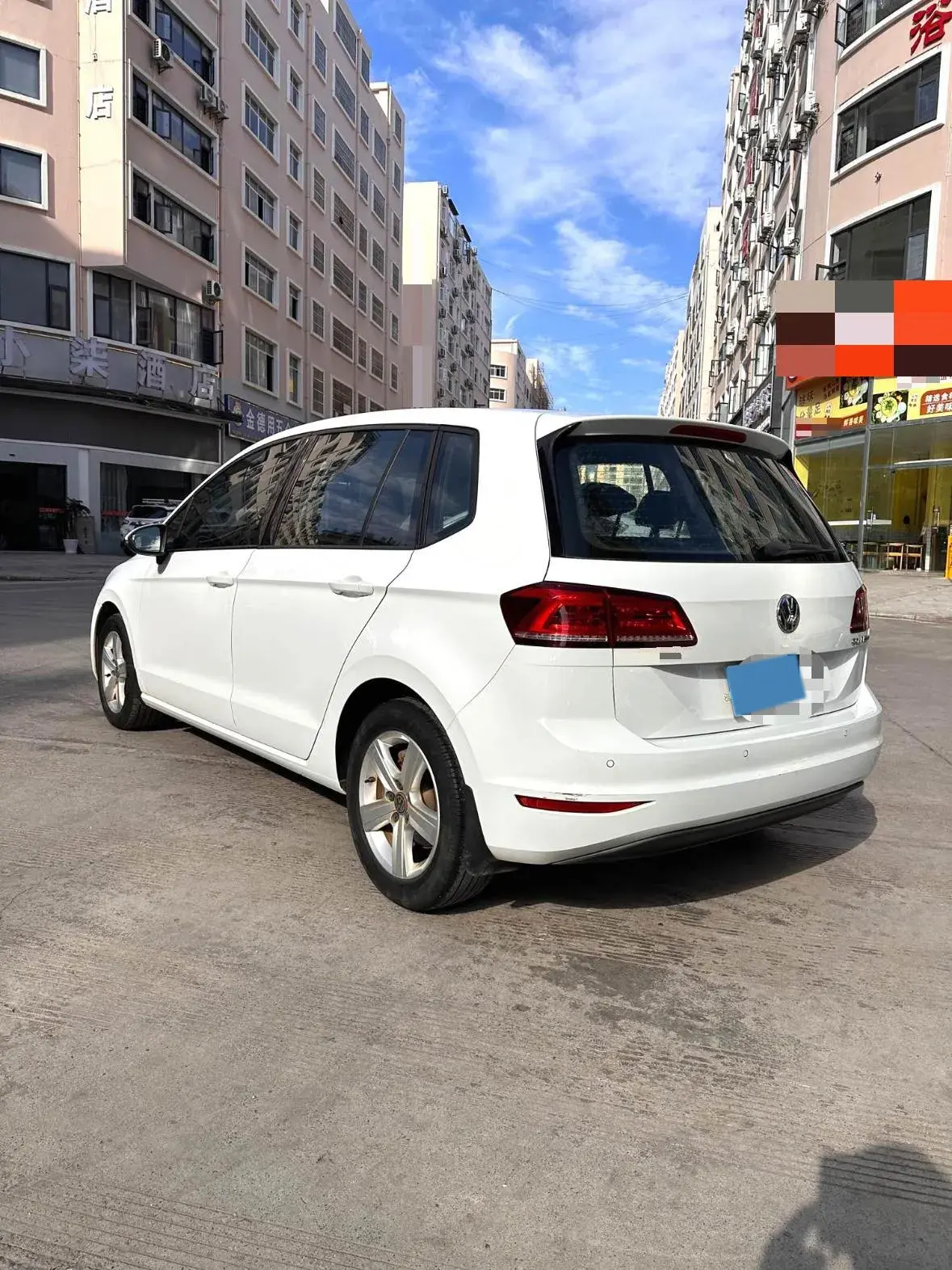 2018 VOLKSWAGEN GOLF thumbnail 4