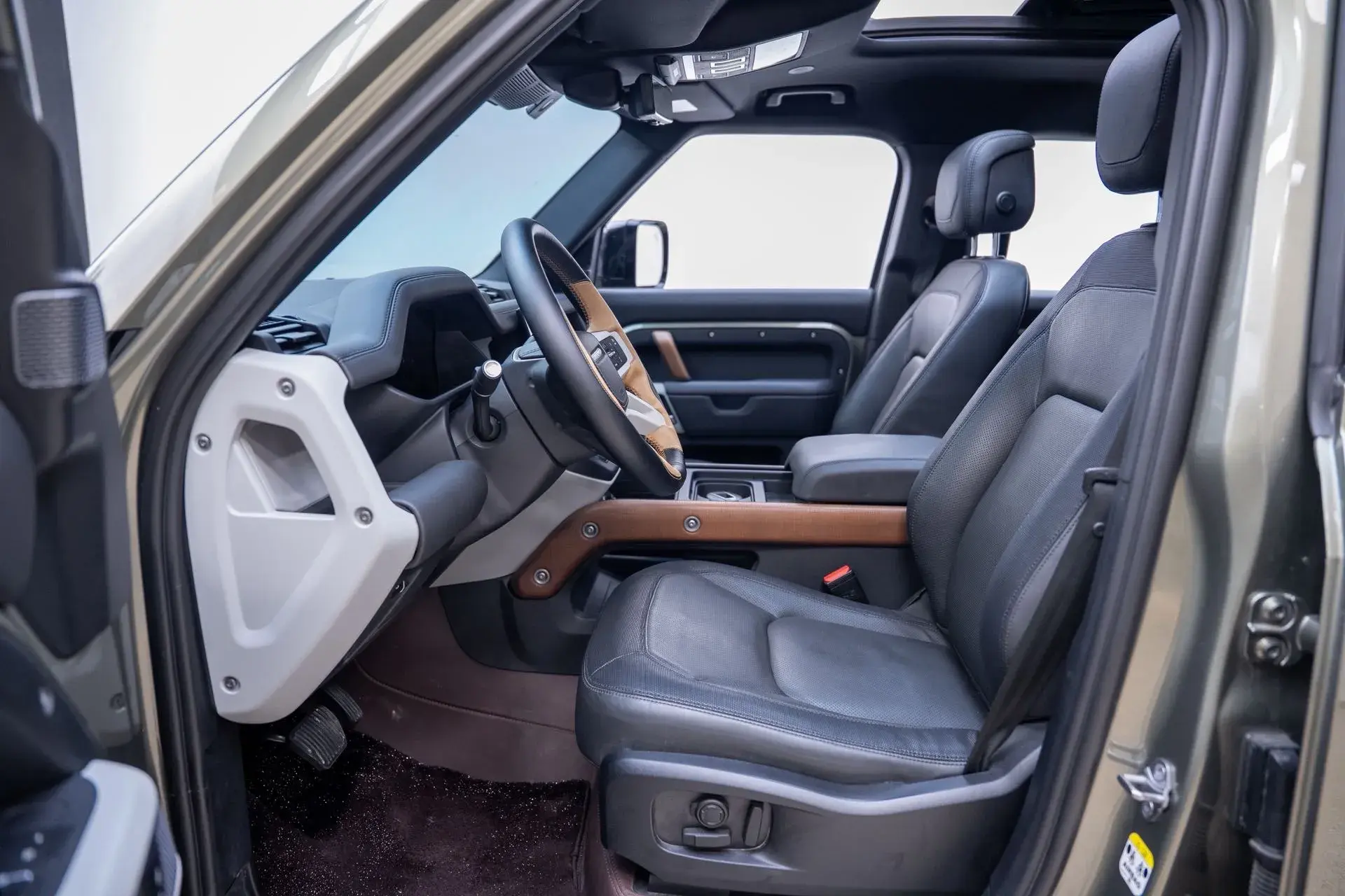 2023 LAND ROVER thumbnail 4