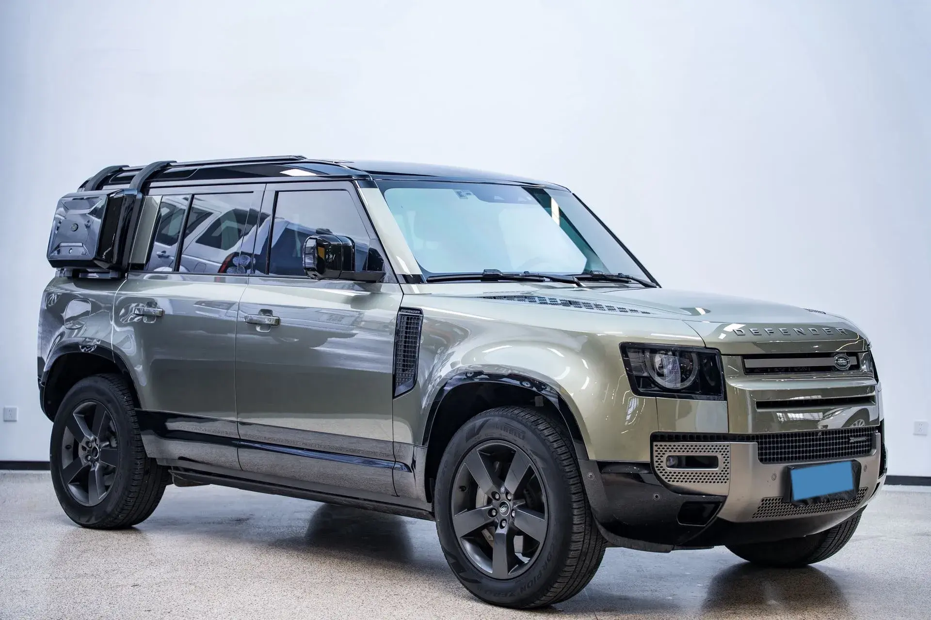 2023 LAND ROVER thumbnail 3