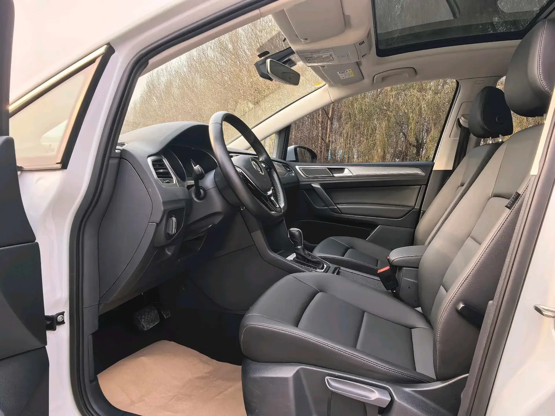 2019 VOLKSWAGEN GOLF thumbnail 4