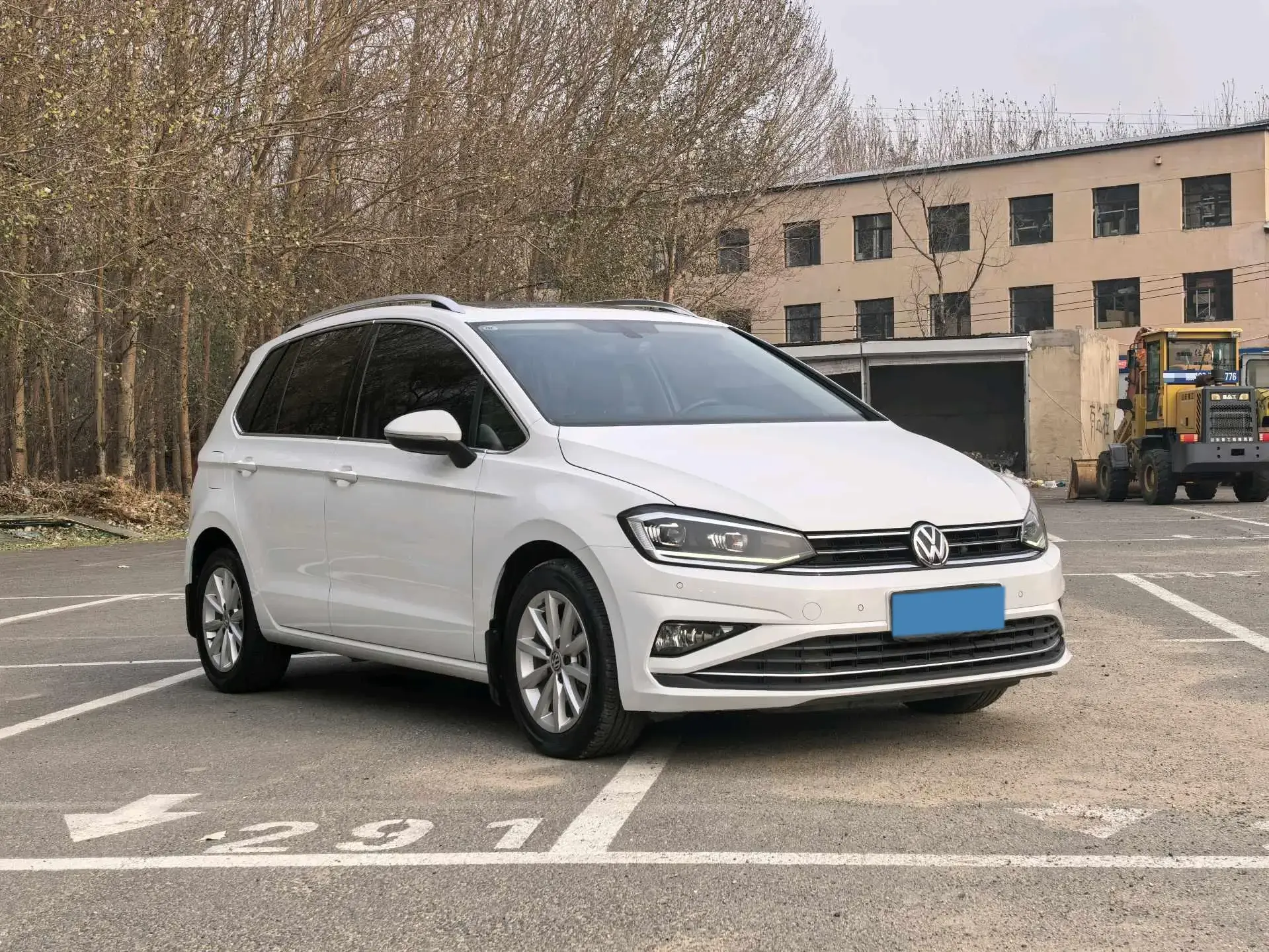 2019 VOLKSWAGEN GOLF thumbnail 3