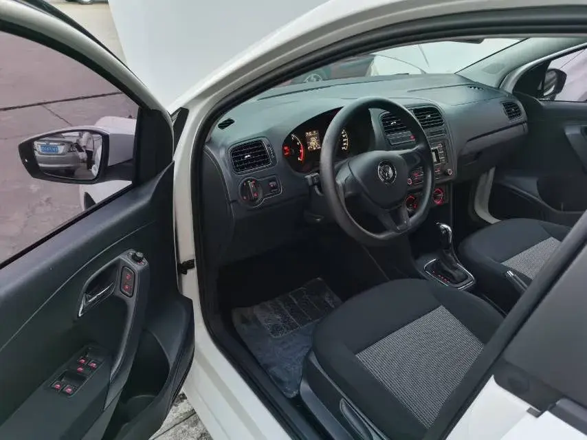 2016 VOLKSWAGEN POLO thumbnail 4