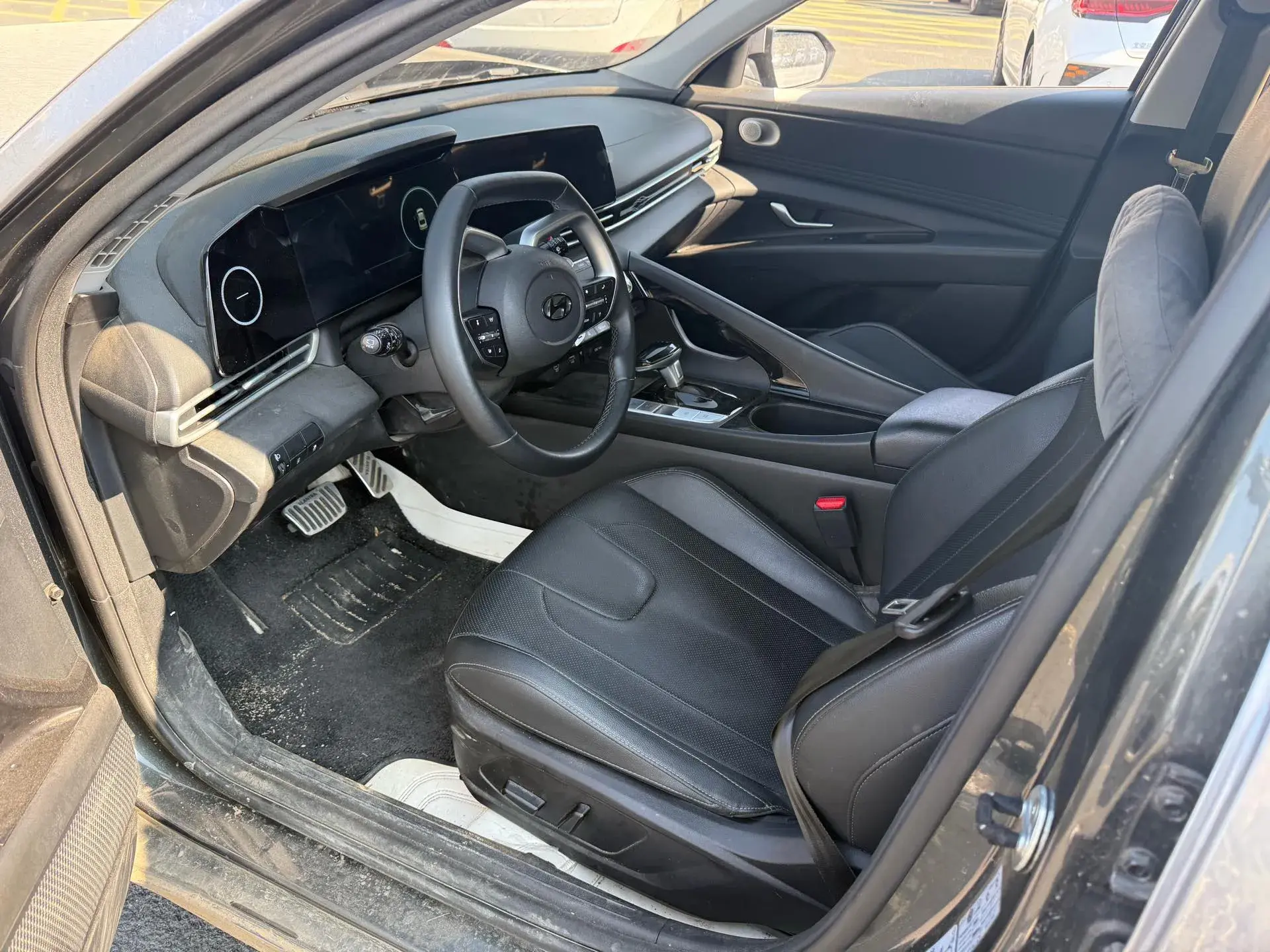 2023 HYUNDAI ELANTRA thumbnail 3