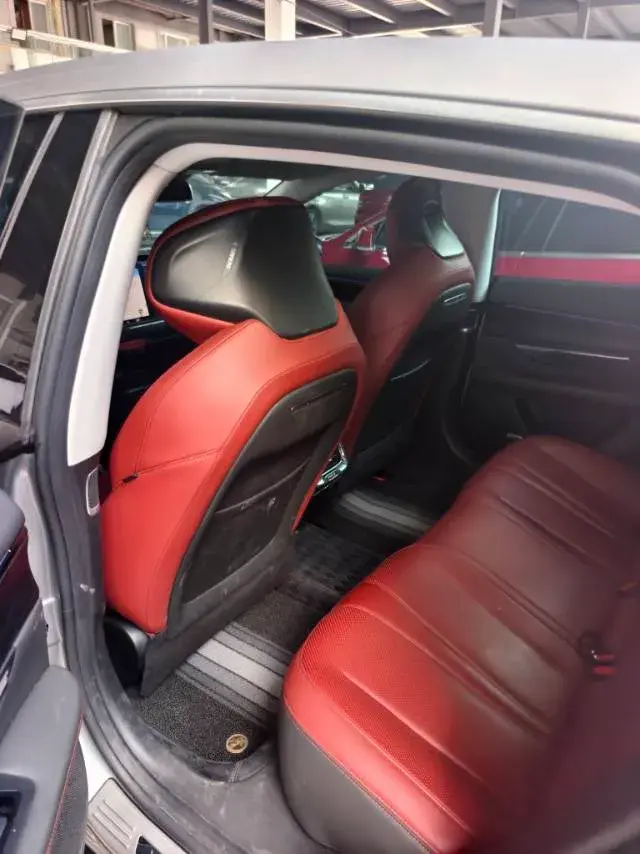 2022 XPENG P7 thumbnail 4