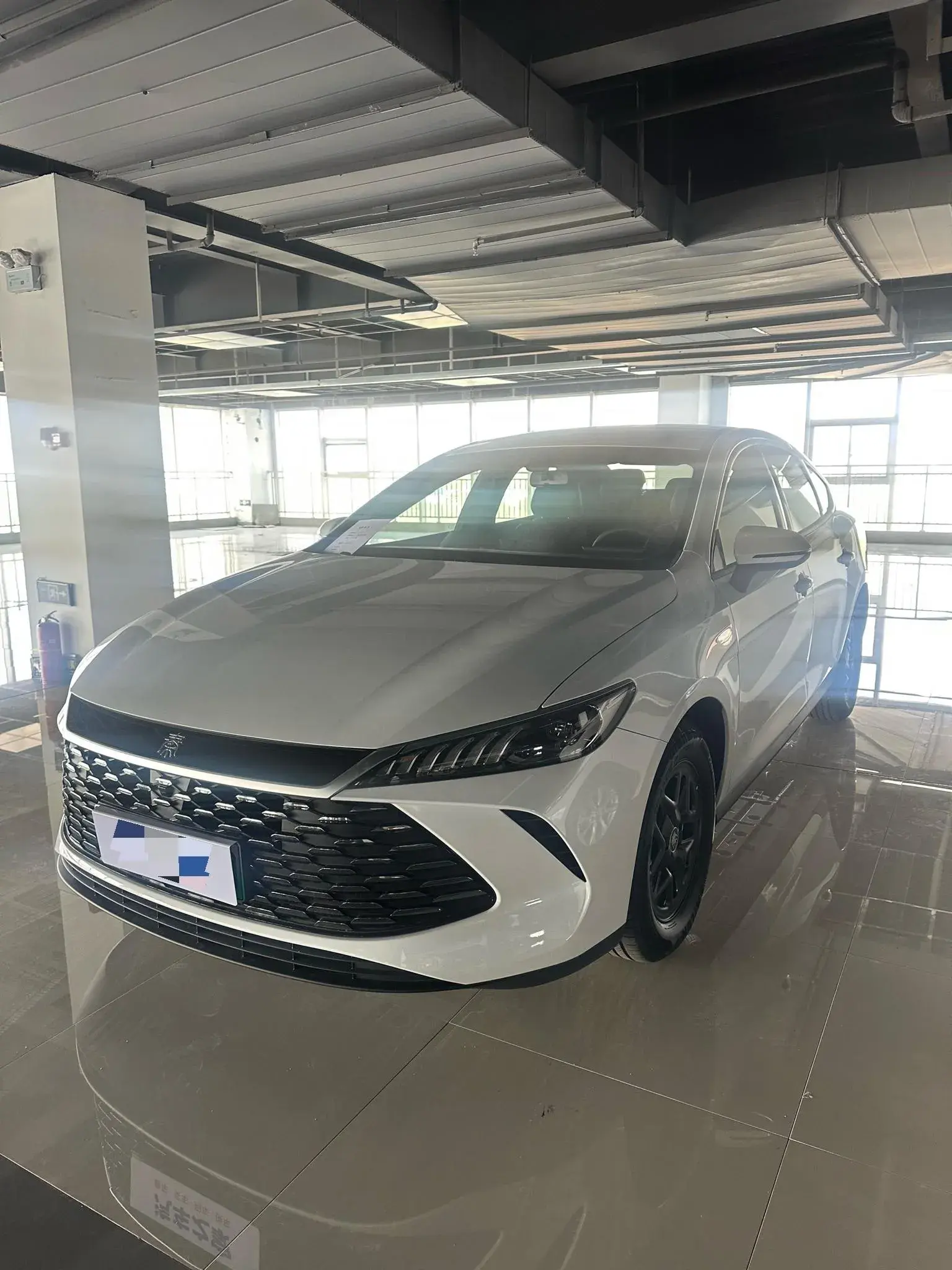 2025 BYD SEAL05 view 1