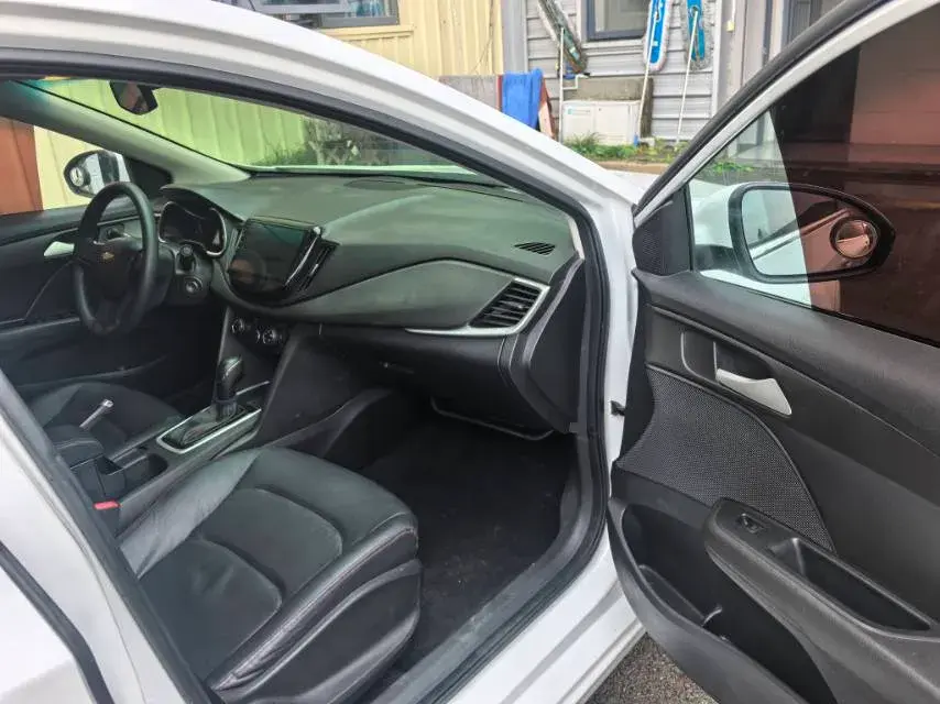 2019 CHEVROLET CAVALIER thumbnail 4