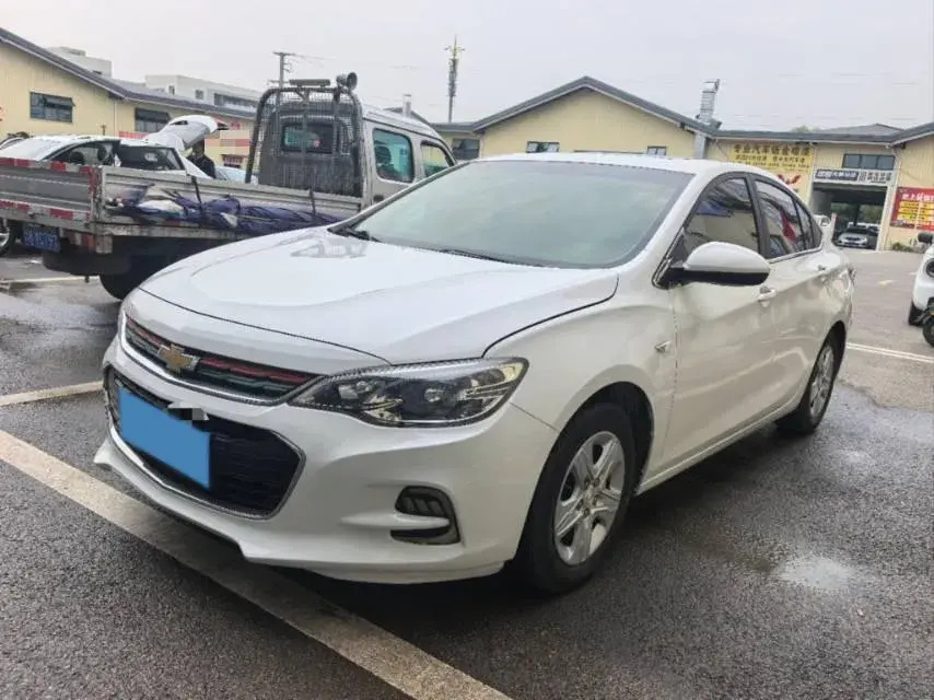 2019 CHEVROLET CAVALIER view 1