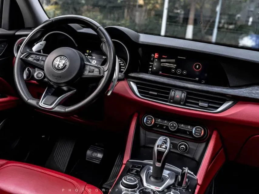 2020 Alfa Romeo Stelvio 2.0T 280HP L4 8AT,autocango,china used car exporter,china ev exporter,chinese used car exporter,chinese used ev exporter