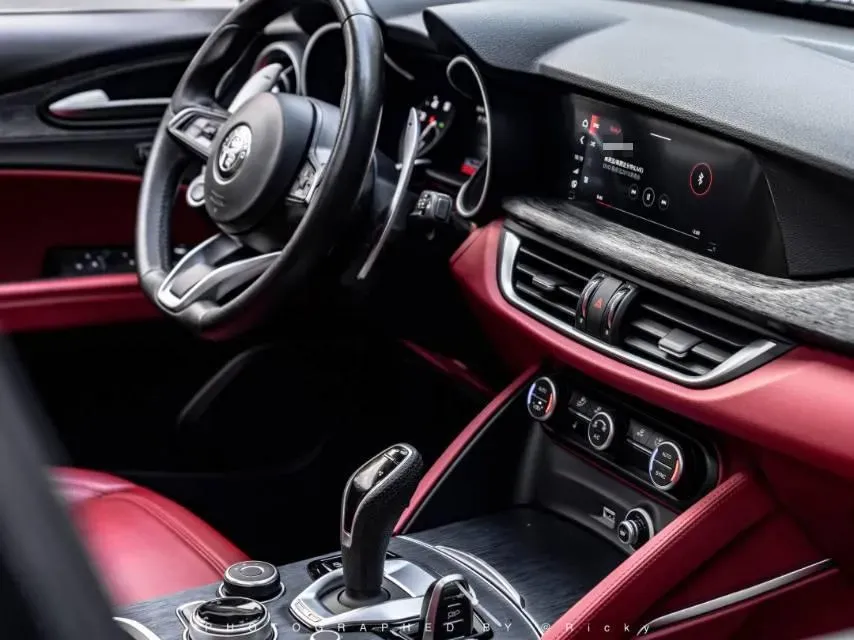 2020 Alfa Romeo Stelvio 2.0T 280HP L4 8AT,autocango,china used car exporter,china ev exporter,chinese used car exporter,chinese used ev exporter